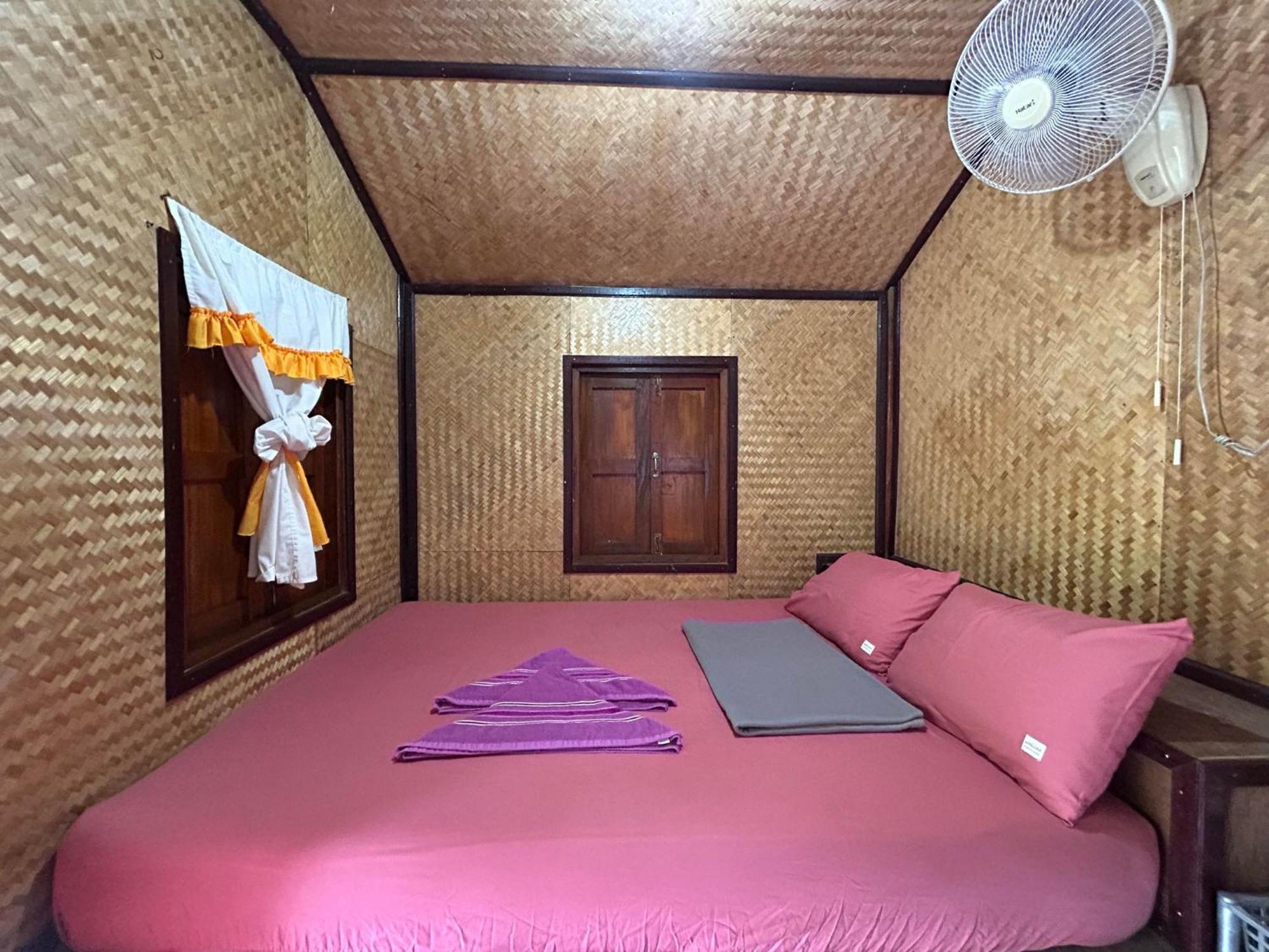 Pinks Bungalow Hotel Баан Тай Екстериор снимка